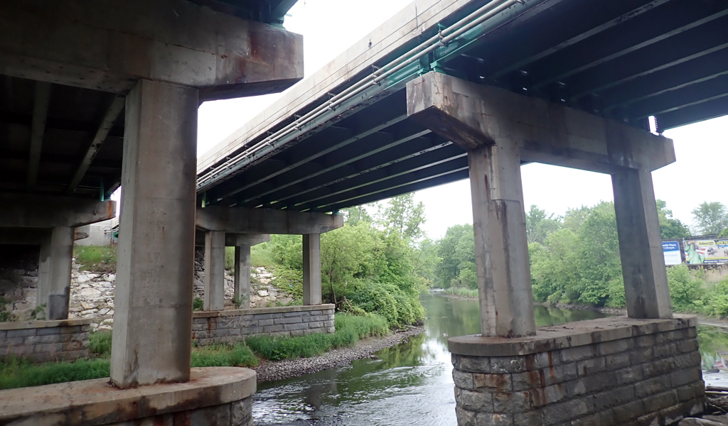 Bridge base documented during visual assessment