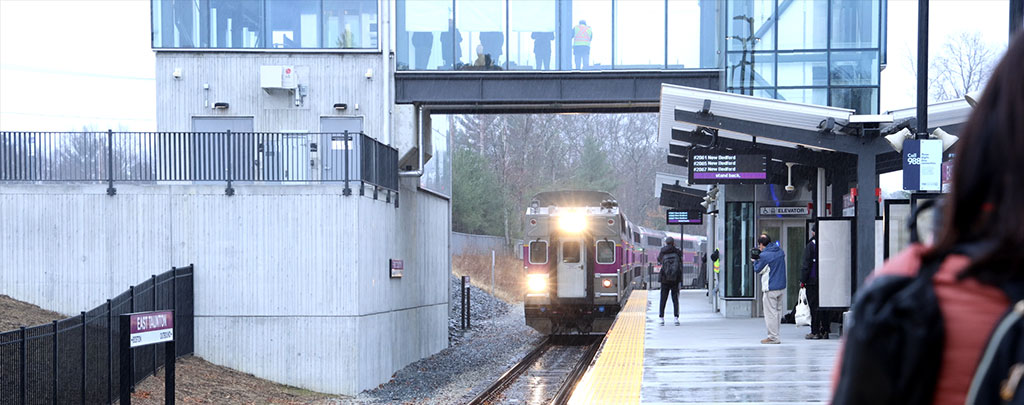 A video of an MBTA train pulling into a station.